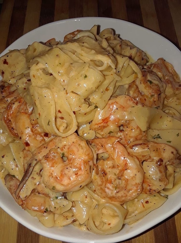 One Pan Shrimp Fettuccine Alfredo