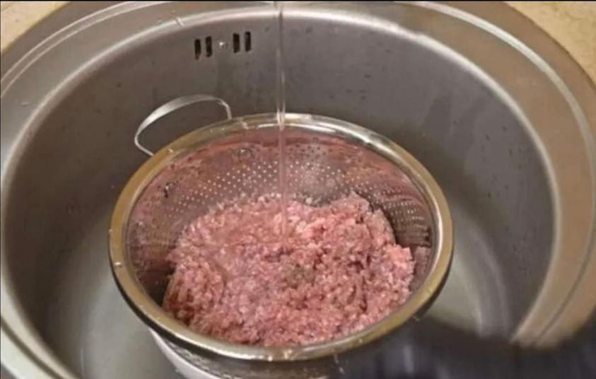 Is Rinsing Minced Meat Before Cooking Really Necessary? Find Out What Experts Say
