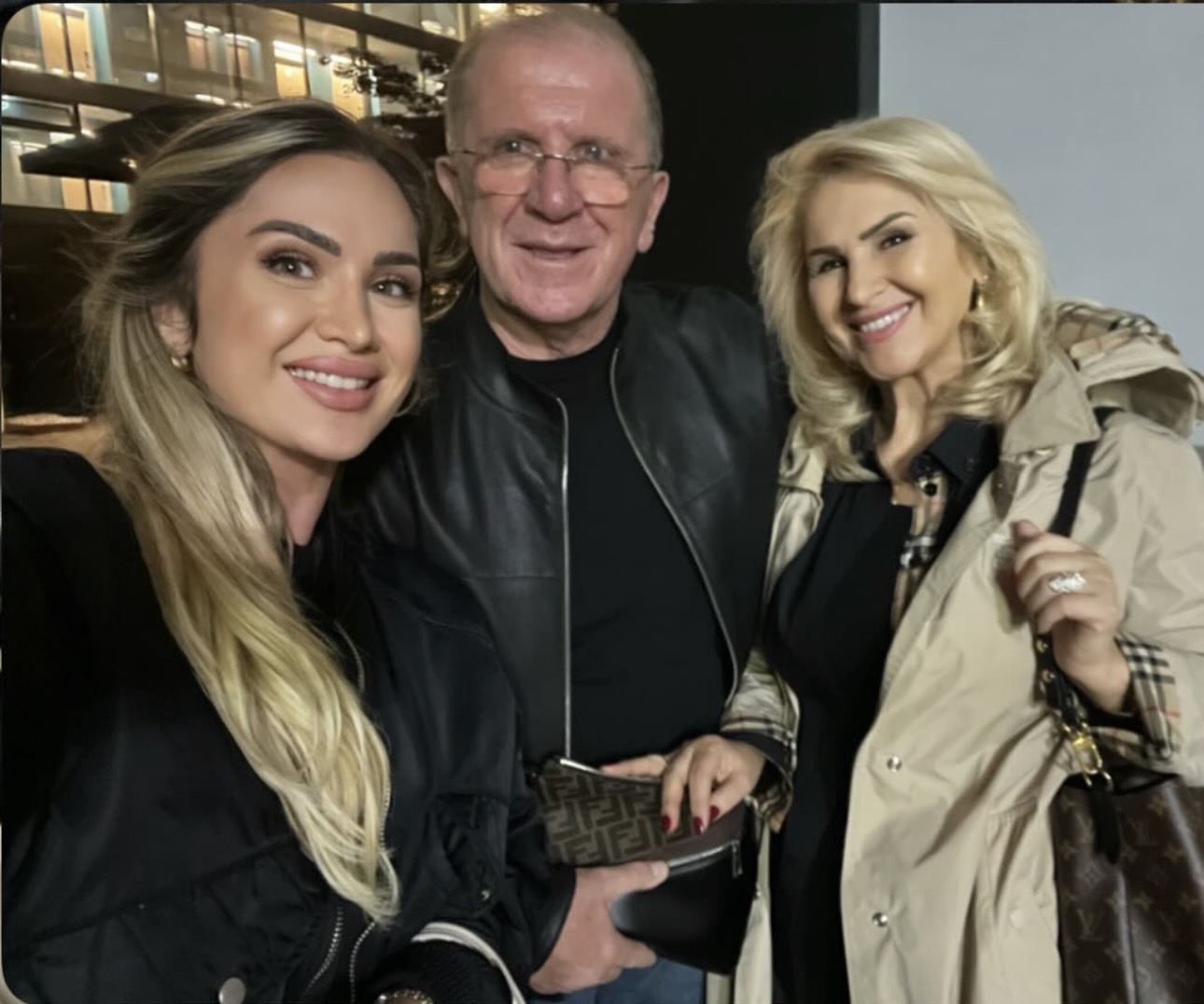 Dashuria e prindërve nuk njeh kufij – Engjëllusha Salihu përlotet nga vizita surprizë në Zvicër