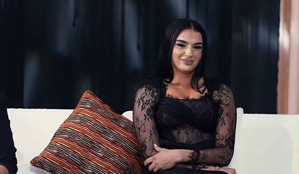 Këngëtarja tregon një moment të sikletshëm: “Dhëndrit ia urova synetin”