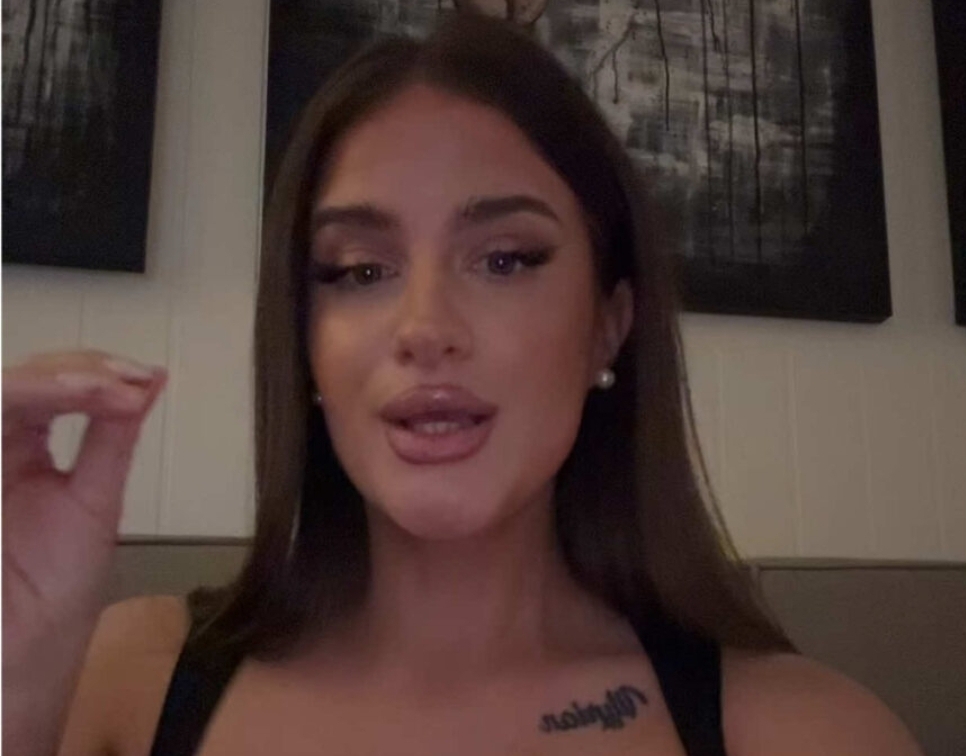 Shqiptarja ngacm,ohet nga ser,bët në punë, vetëm pse kishte tatuazh shqiptar!