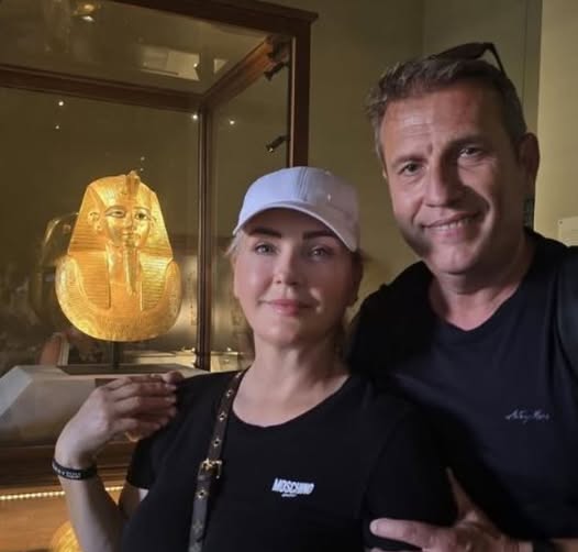 Remzie Osmani e mbyti fotoshopin në fotografinë e fundit, s’po e njeh më as burri i saj, u bë tjetër njeri