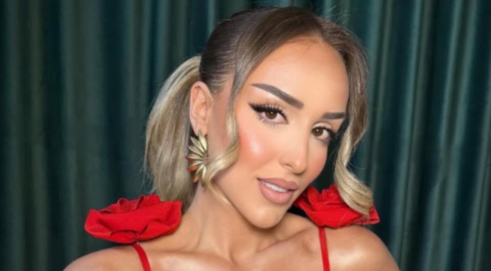 Aida u jep ndjekësve lajmin e papritur