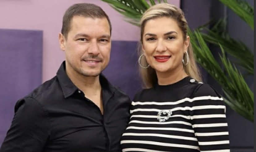 Neki Emra flet me emocion për fëmijët dhe bashkëshorten