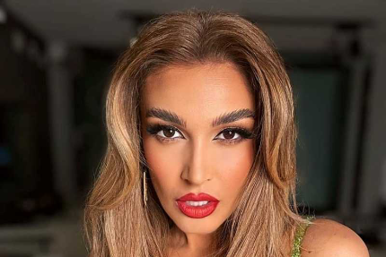 Fustani i Yllka Kuqit lë pa fjalë të pranishmit në dasmë, zbulon më shumë se duhet