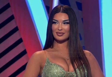 Ada e “Për’puthen” surprizon ndjekësit, jep lajmin e madh