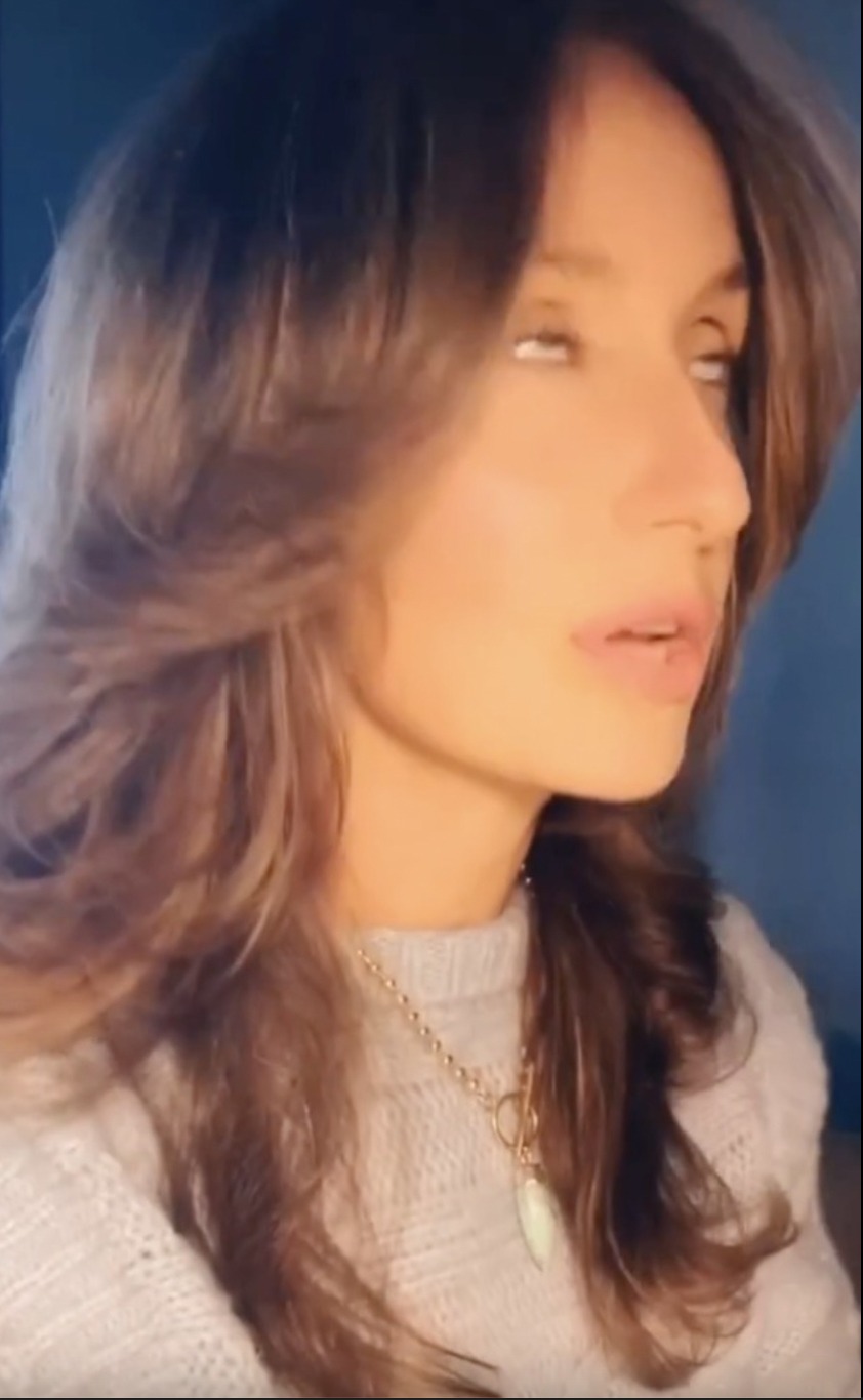 Mom responds to backlash after photo breastfeeding toddler