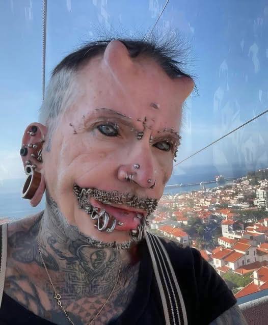 A man with 560 piercings, countless tattoos, and forehead implants – this is how he looked before