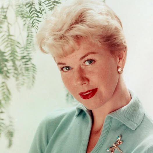 This beloved actress and singer died in 2019 – but she refused to have a funeral, memorial, or grave marking. After learning the true reason behind it, now I fully understand her decision… Her story in the comments 👇