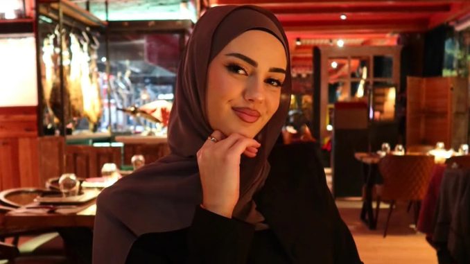 Hati zbulon motrën dhe të gjithë po e komentojnë