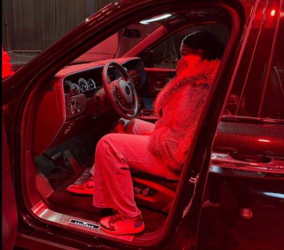 Dafina Zeqiri befasohet me dhuratë Rolls Royce nga i dashuri, s’i mbanë lotët