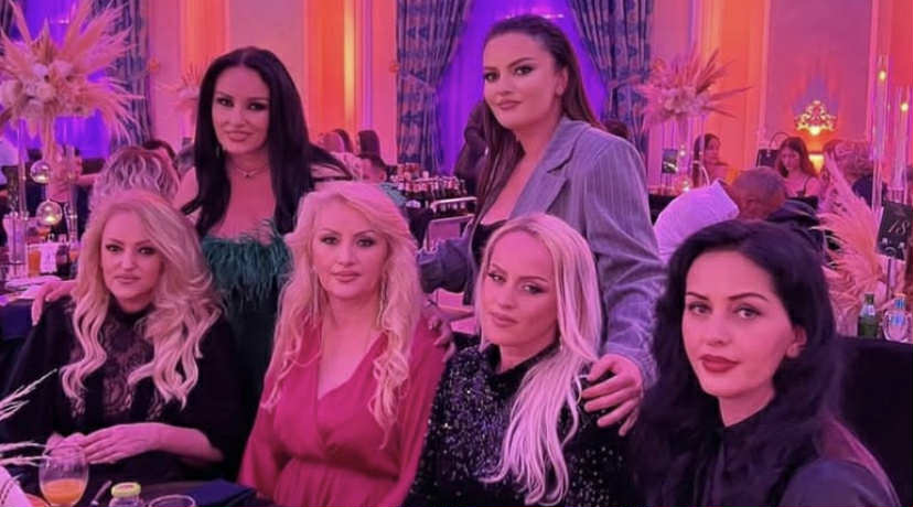 A është kjo arsyeja që motrat Mustafa nuk shoqërohen me këngëtaret e estradës?