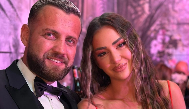 Luizi e heq “shatirin”, shfaqet ndryshe pranë Kiares