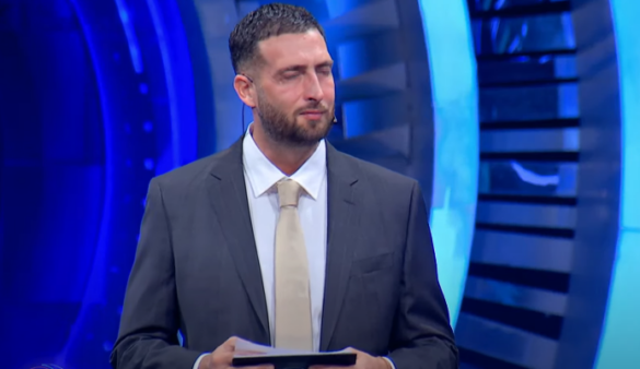 Alaudin Hamiti e zbukuron shtëpinë në prag të “Big Brother VIP Kosova”