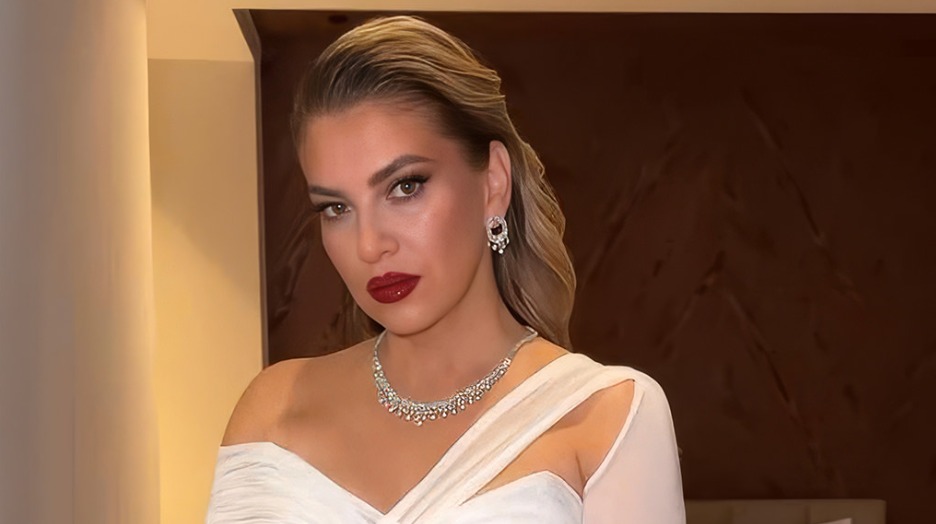 Si rrallëherë, Leonora Jakupi publikon fotografi pranë personi të zemrës, jep lajmin e madh e shumë të gëzueshëm