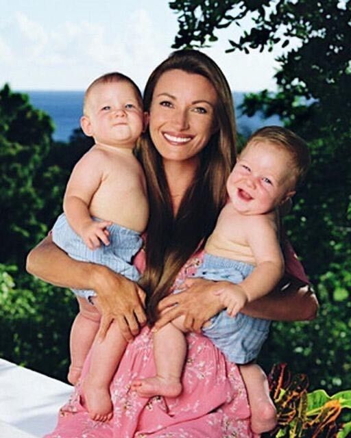 Jane Seymour Shows Off Her Twin Sons, Who Have Now Grown Into โHandsome Menโ