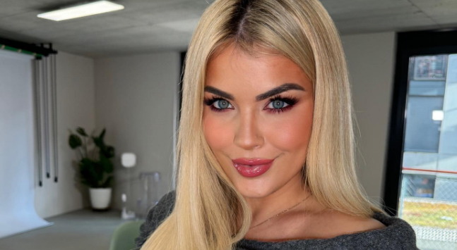 Afrona Dika me të dashurin në vaskë me verë e qirinj