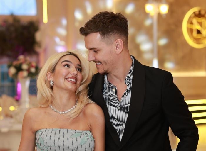 Kësaj radhe ndodhi me të vërtetë, me lot në sy Iliriana jep lajmin e madh e të shumëpritur për të e Adrin