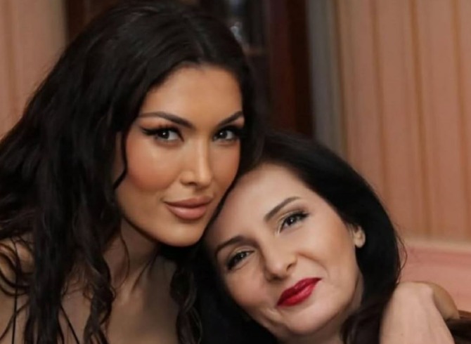 Nora Istrefi publikon imazhin me të bukur në shoqëri të nënës