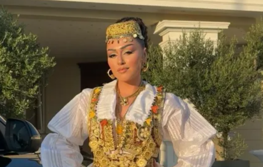 Motrat Mustafa bëjnë lum për nusen e nipit, ajo po ua bën qefin, po vishet herë me dimijë e herë me fustana