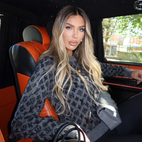 Adelina Tahiri bën këtë veprim të çuditshëm ndaj të birit