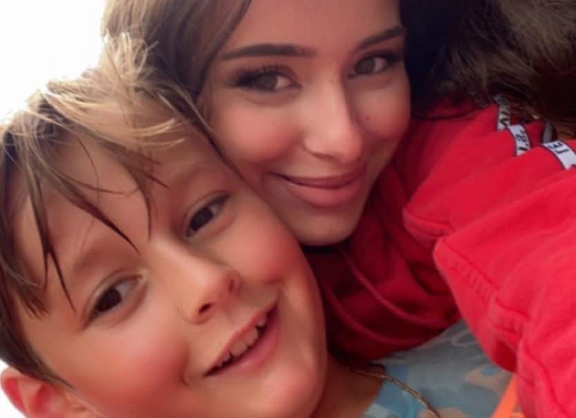 Familja e Elijonës jep deklaratën e papritur për të bijën, ajo kishte ikur nga shtëpia kur ishte fëmijë