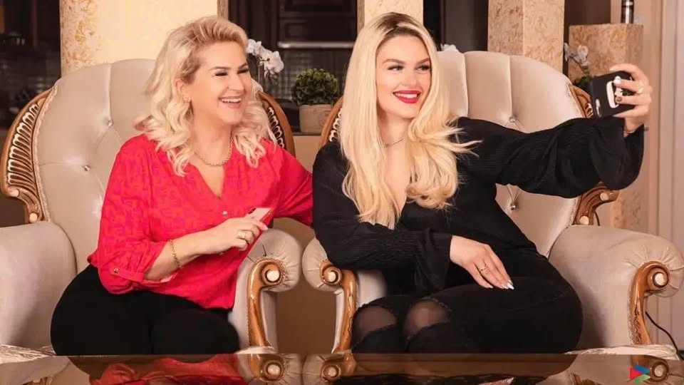 Ja pรซr nusen e djalit, ja pรซr askรซnd โ festรซ e madhe nรซ familjen e Shyhrete Behlulit, u bรซ vjehrra mรซ e lumtur nรซ botรซ