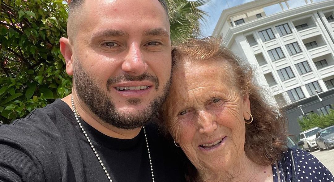 Ija e Besit shpallet mbretëresha e Vitit të Ri, urimi do t’ju bëjë të qeshni me lot