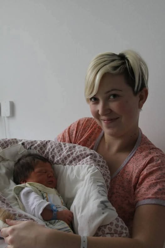 U bëra NËNË… për herë të parë, në moshën 40-vjeçare.