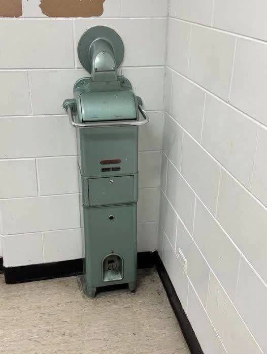 Discovered this in a very old school washroom 1920โs. What is this thing?